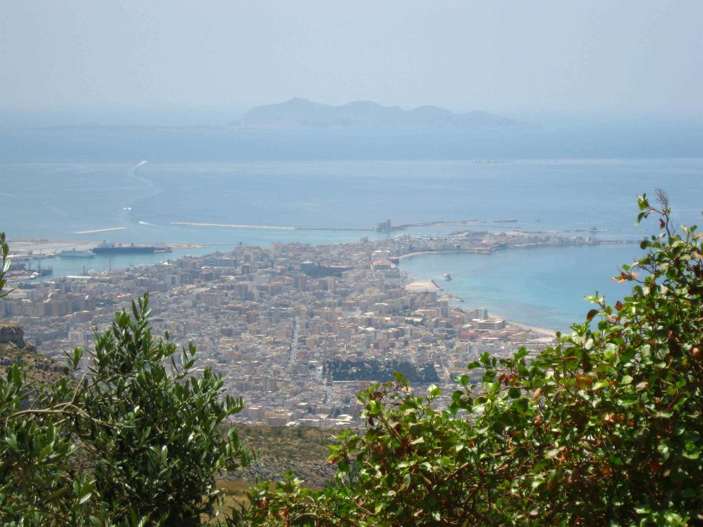 Ai Due Cortili Lägenhet Trapani Rum bild